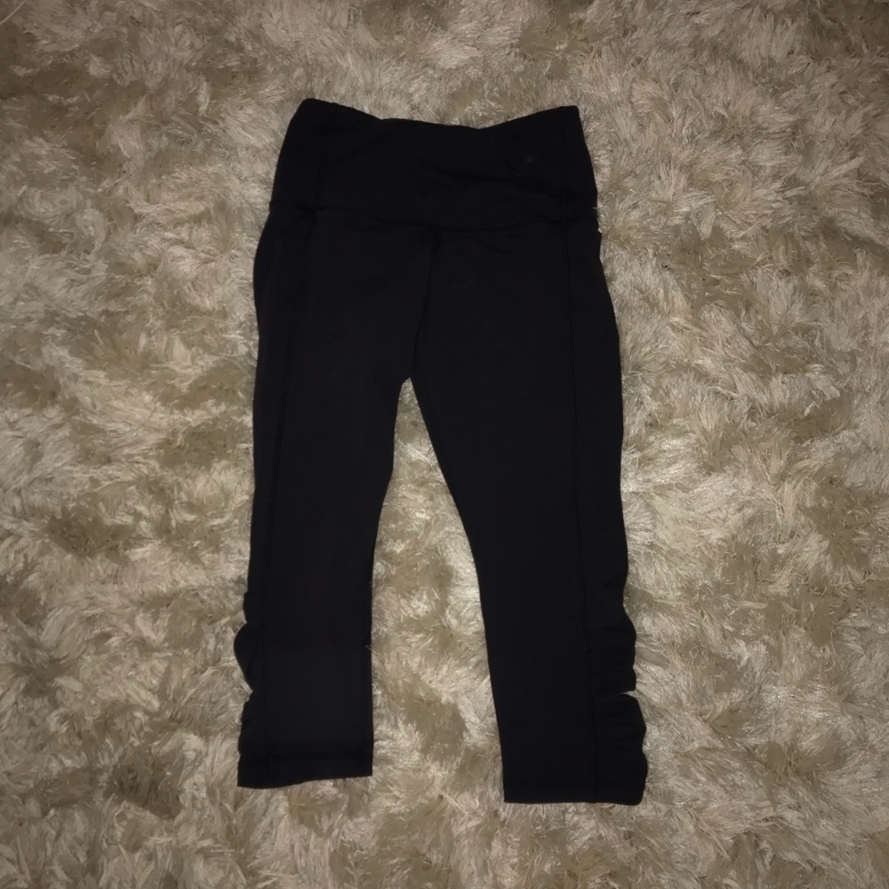 Black cropped leggings